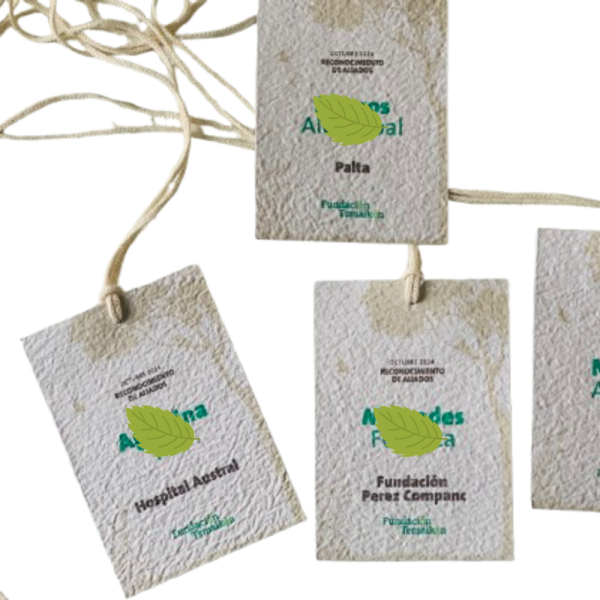 Credenciales de Papel plantable x 50 unid