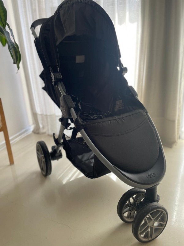 Cochecito Britx B-Agile + Huevito y base isofix