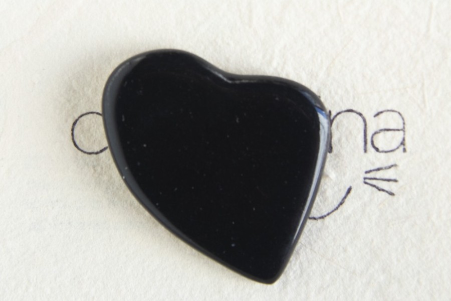 Pin corazón negro irregular