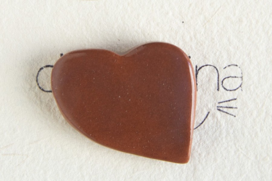 Pin corazón terracota irregular