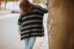 PONCHO NEGRO Y GRIS