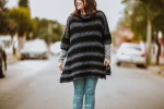 PONCHO NEGRO Y GRIS