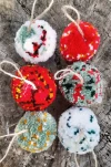 Box Set de esferas pompones adornos navideños x 6 - 6 cm.