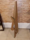 Atril porta cuadros de cartón