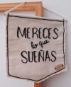 Banderin Bordado Mereces lo que Sueñas