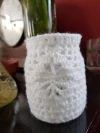 Frasco con funda tejida a crochet